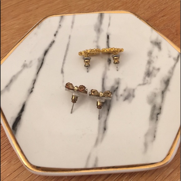 Bundle of earrings from Buckle - Picture 6 of 11